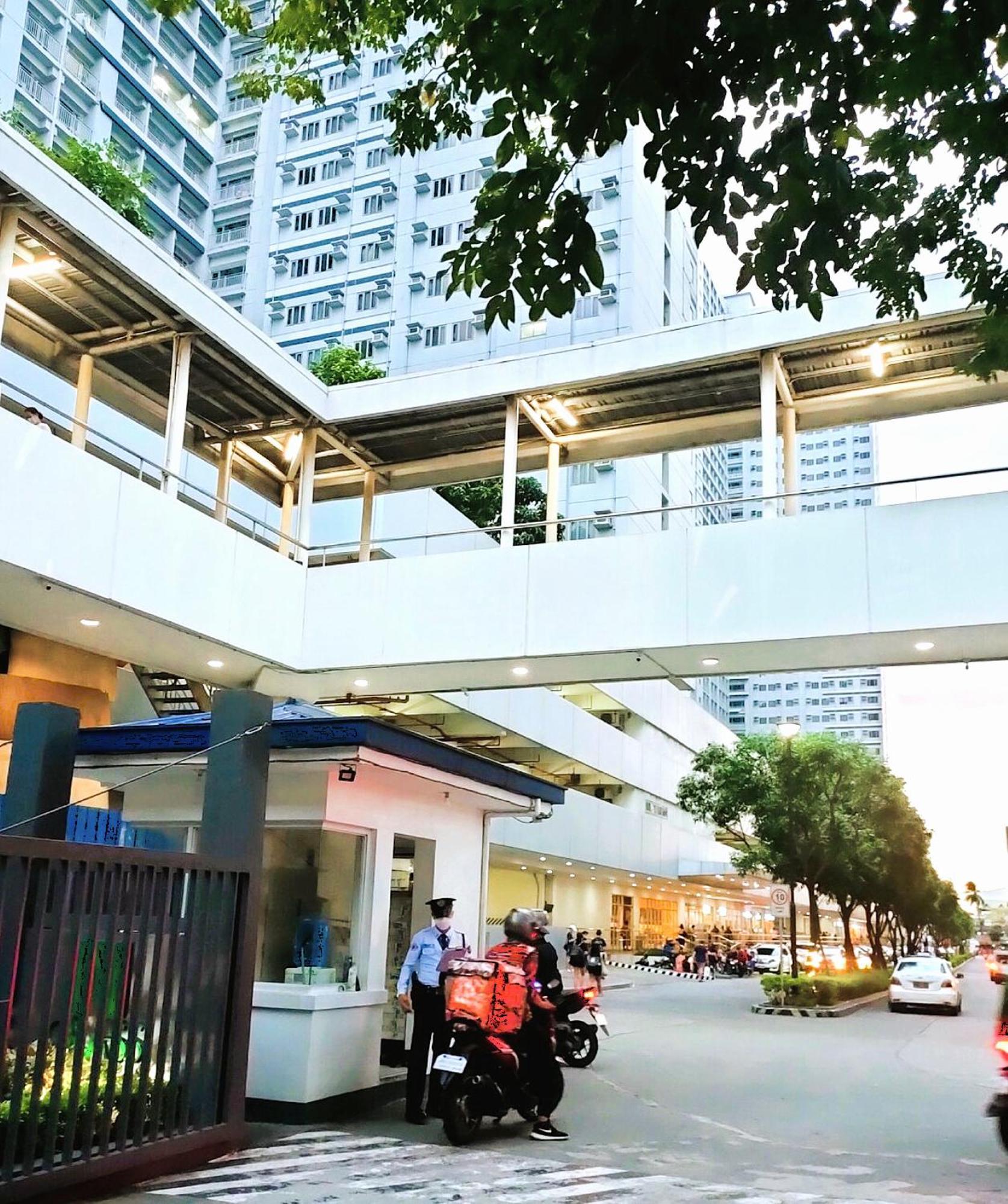 Grass Residences Rendezvous - Sm North Edsa Манила Екстериор снимка